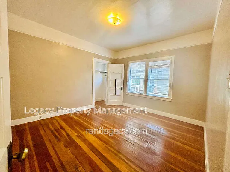 2300 E St — Photo 15