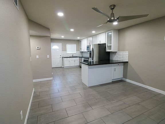 2nd image of 5 N Naco Way APT 2