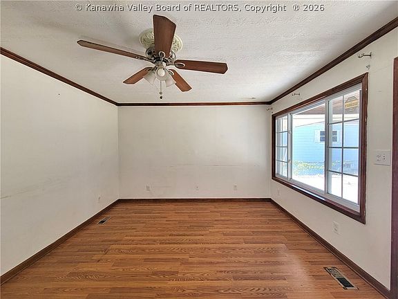 2nd image of 202 Winfield Rd