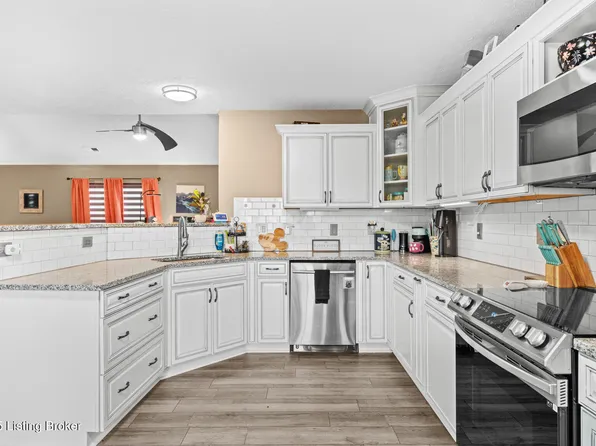 9421 Bayberry Green Ln, Louisville, KY 40291