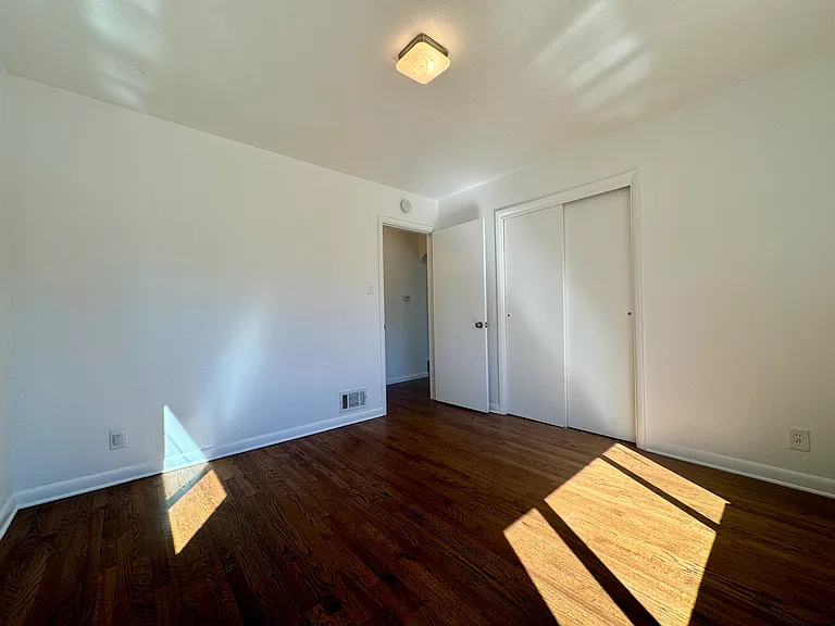 1925 W 39th Ave — Photo 7