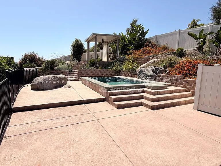 410 Mira Loma Ln — Photo 16
