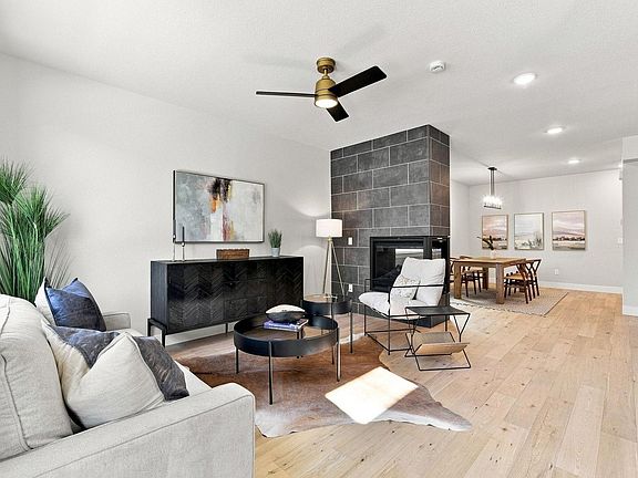 2nd image of 438 Osiander St