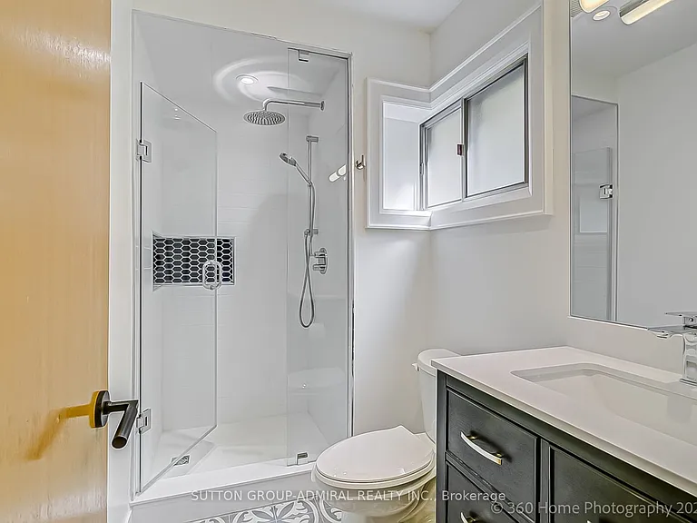 47 Waterloo Ave — Photo 43