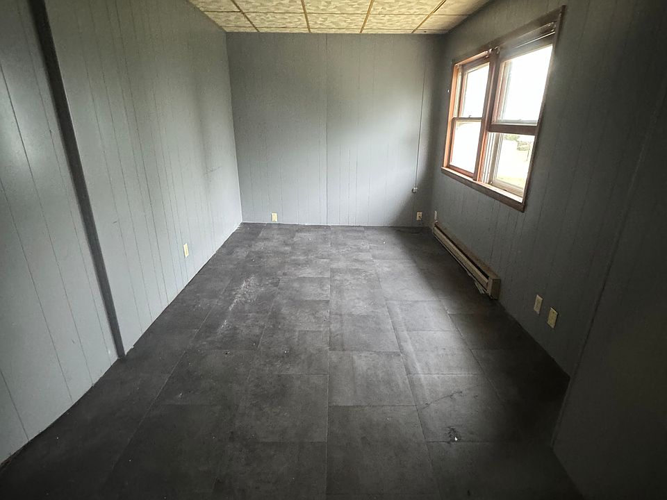 1st image of 325 E 3rd St #B