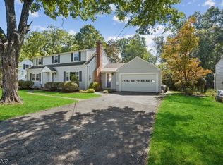 52 Winding Way, Morris Plains, NJ 07950