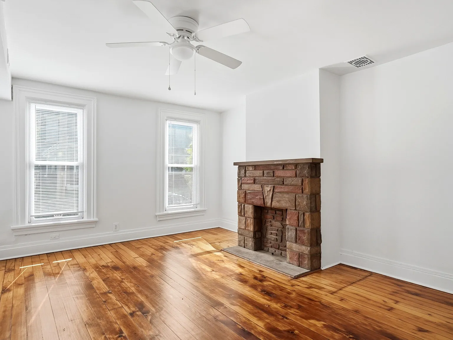 3 bed, 1250 sqft, $1,800 — Photo 3