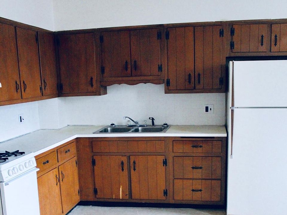 2nd image of 318 Gaston Ave APT 2