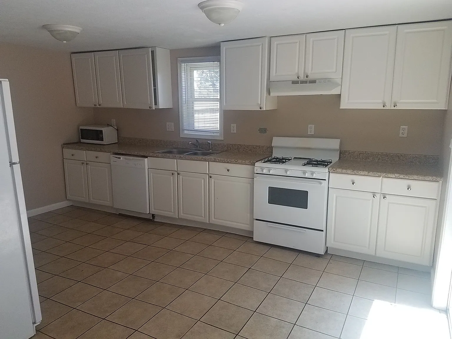 916 Hill Street — Photo 4