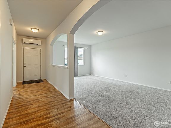 4th image of 211 E 28th Avenue