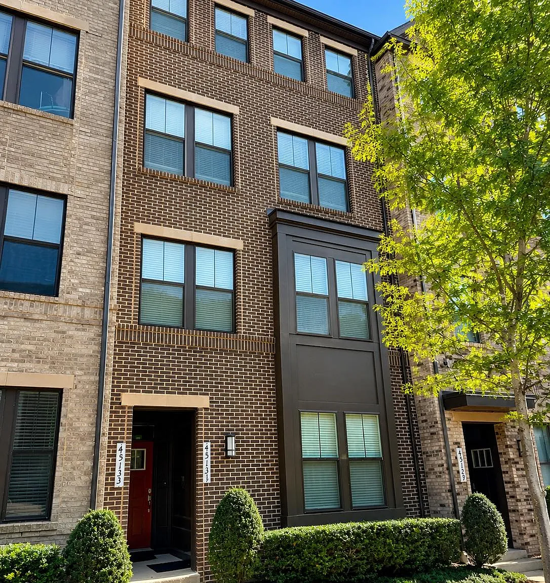 3 bed, 2.5 bath, 2376 sqft, $3,390 — Photo 1