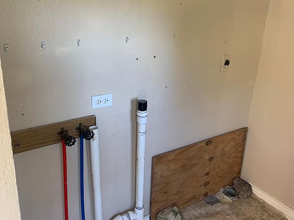 3rd image of 1215 N Fm 2148