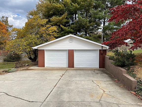 3rd image of 708 Drinnon Dr