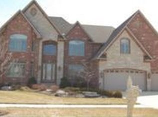 36 Baker Ln, Naperville, IL 60565