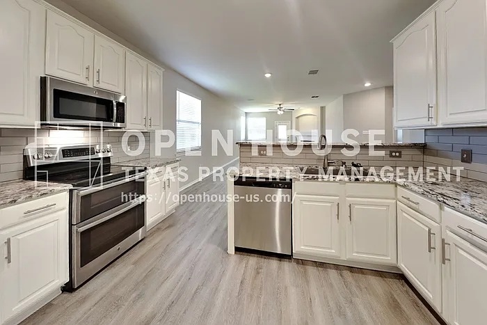 2021 Hickory Dr — Photo 7