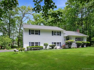 39 Whiffle Tree Ln, New Canaan, CT 06840
