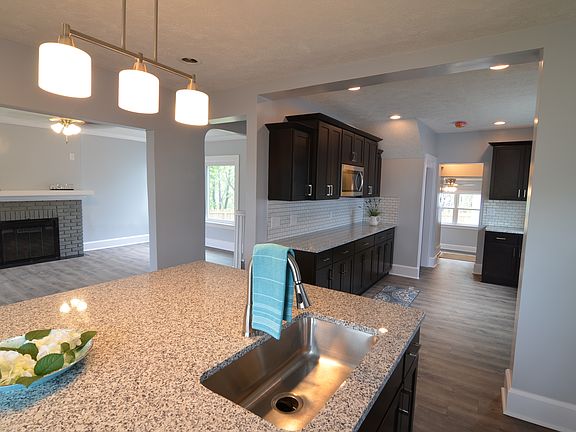 4th image of 3944 W 34th St