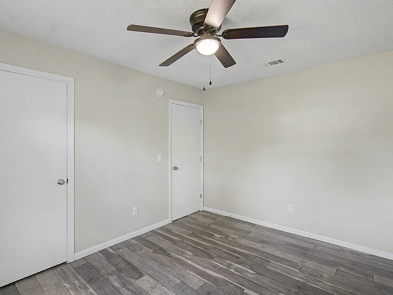 703 Woods Ct — Photo 20