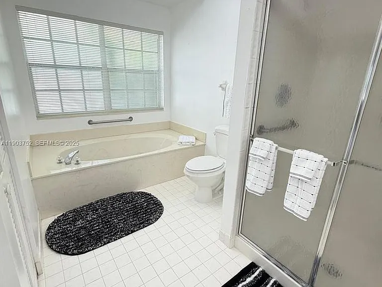 11690 Briarwood Cir #4 — Photo 12