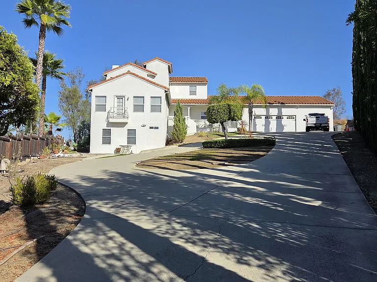 Cherokee Ln — Photo 1