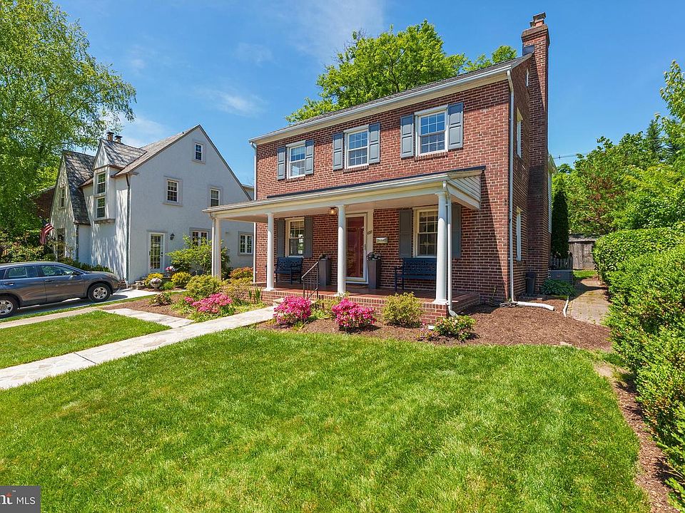 1st image of 818 Kingston Rd