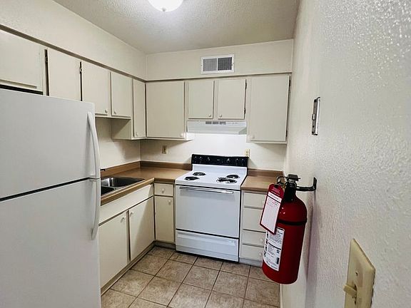 4th image of 601 21st Avenue Pl