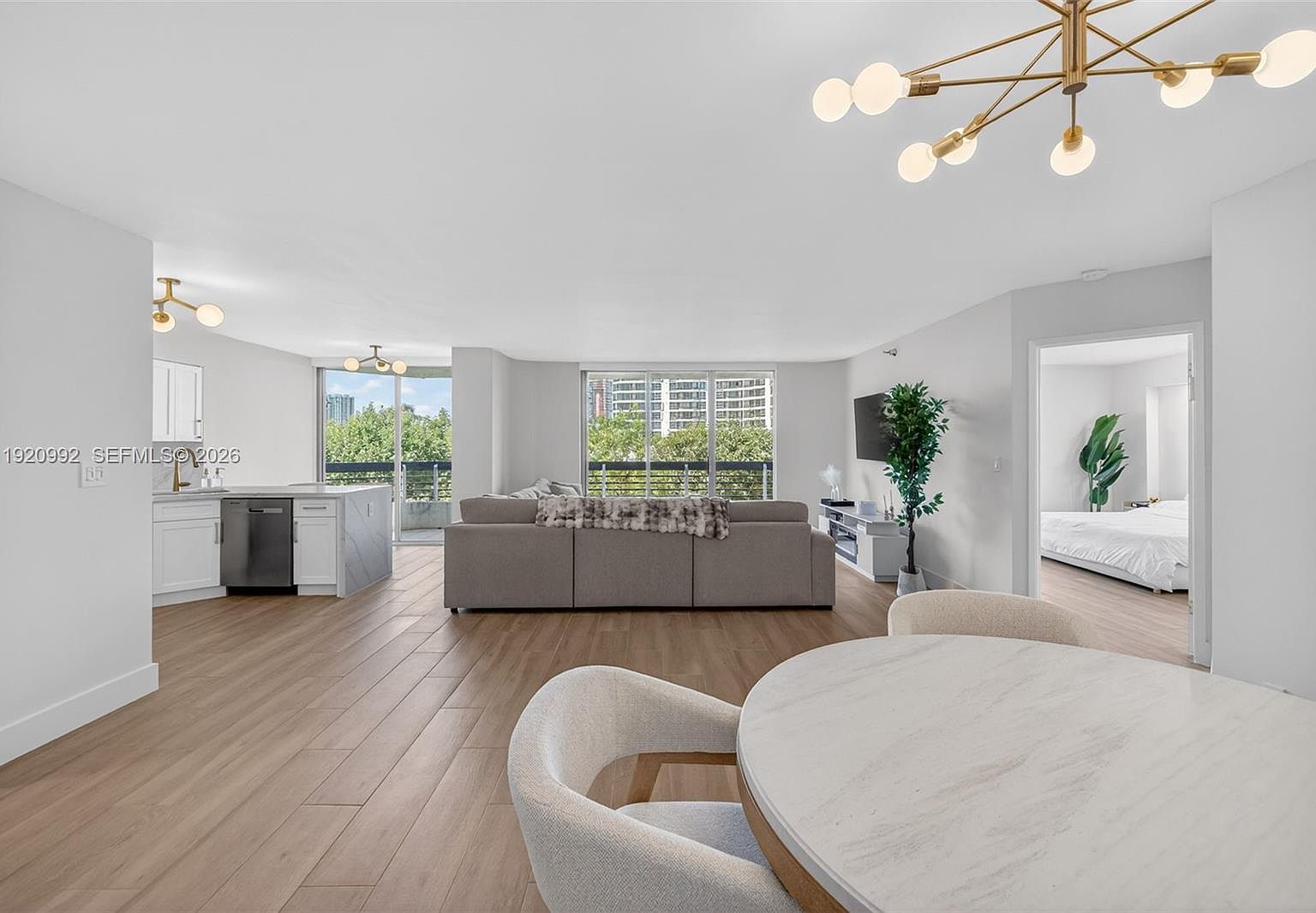 19101 Mystic Pointe Dr APT 402