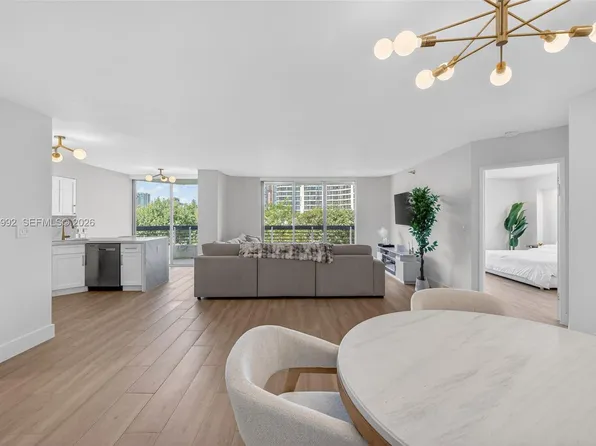 19101 Mystic Pointe Dr APT 402, Miami, FL 33180