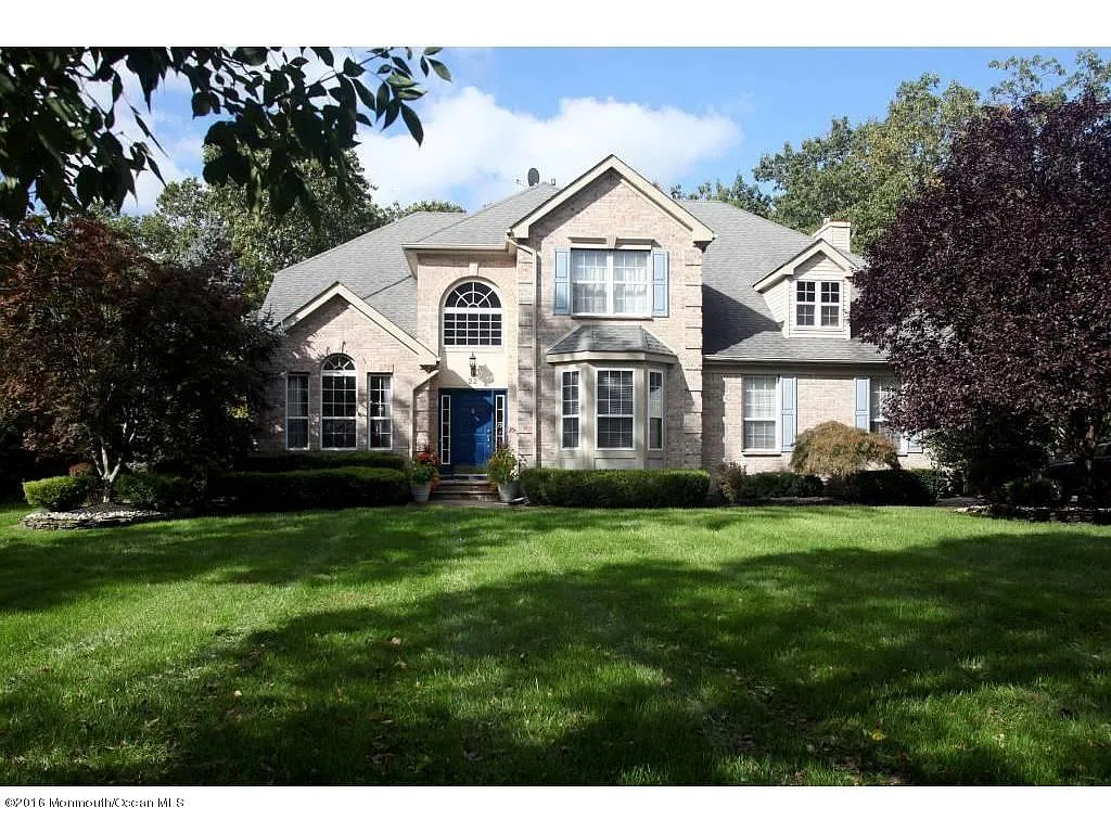 22 Erin Dr photo 1