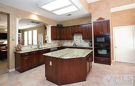 4th image of 3328 Edwards Dr