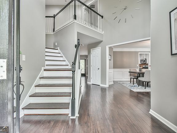 4th image of 987 Park Hollow Way