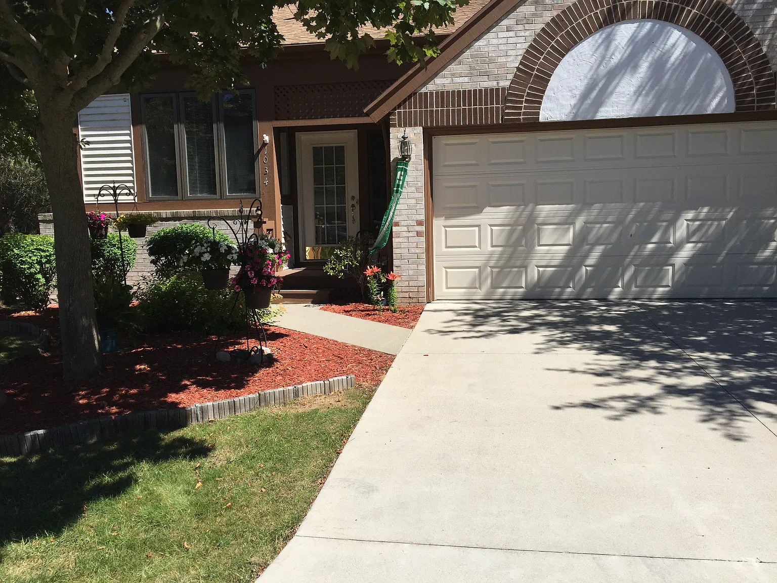 1034 Rolling Green Ln photo 1