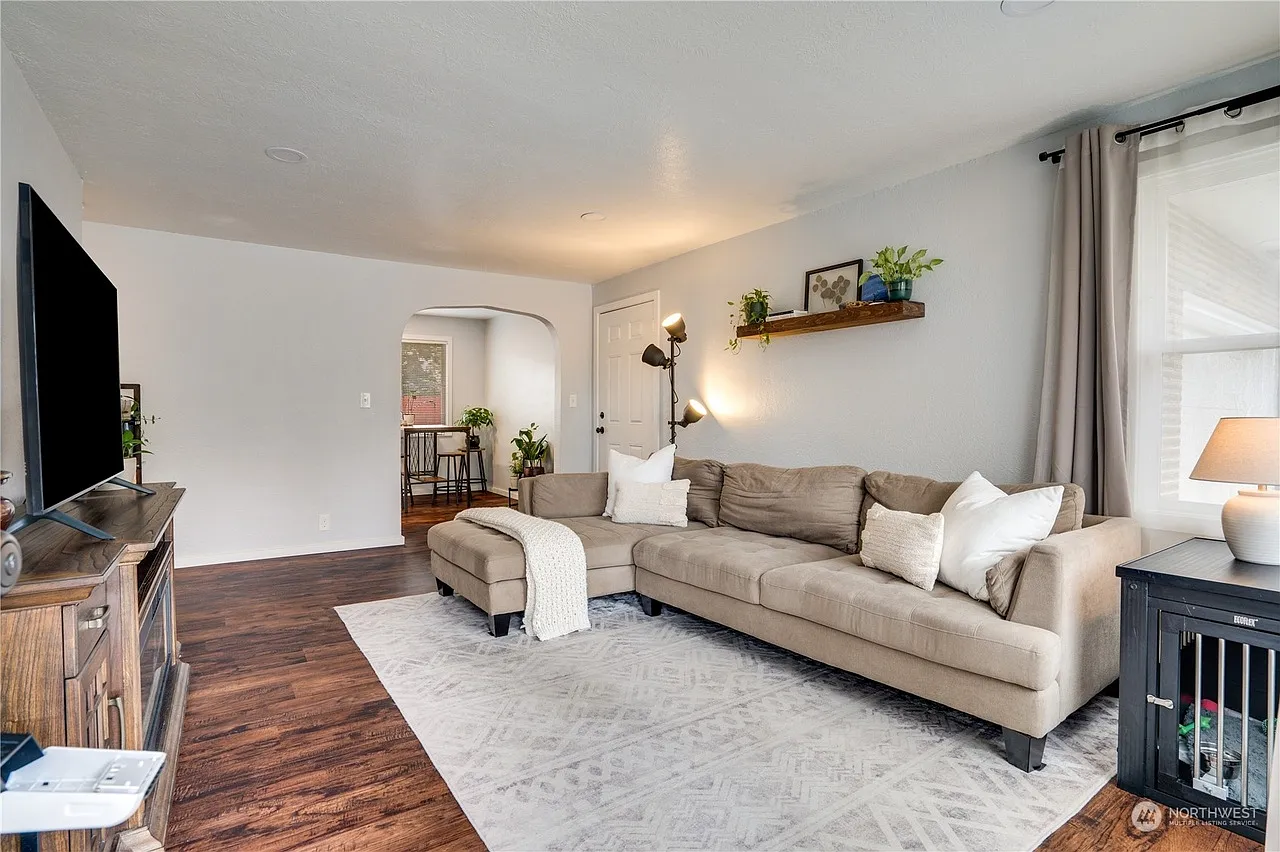 1 bed, 910 sqft, $1,530 — Photo 1