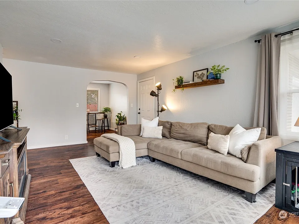 3320 S M St #3320