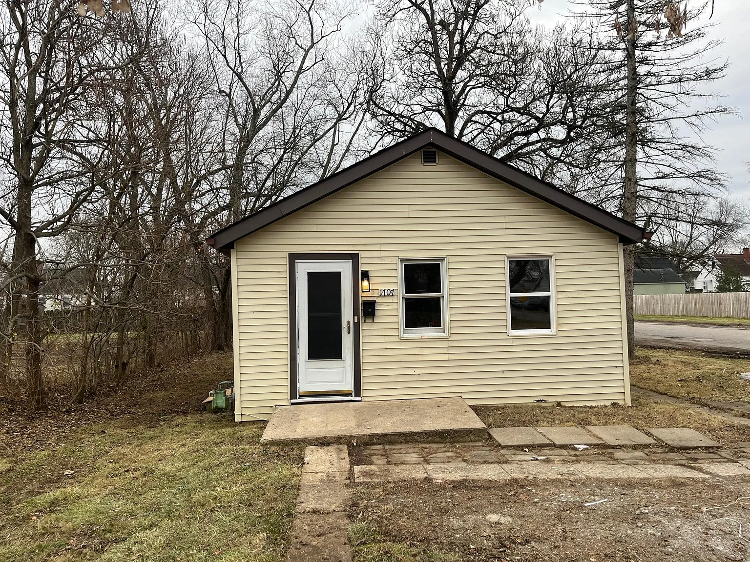 1707 Elmore Ave photo 1