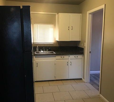 3rd image of 736 Cedar St APT 2