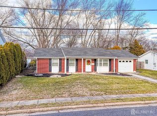 11 1st Ave, Monroe Township, NJ 08831