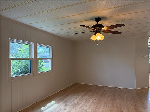 3rd image of 925 BEECHWOOD AVENUE