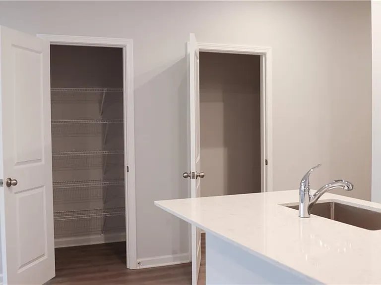 483 Crown Dr — Photo 7