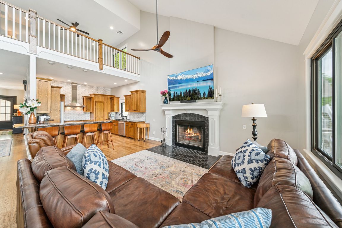 next background image