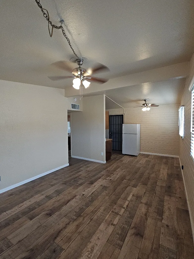 3 bed, 912 sqft, $1,300 — Photo 4