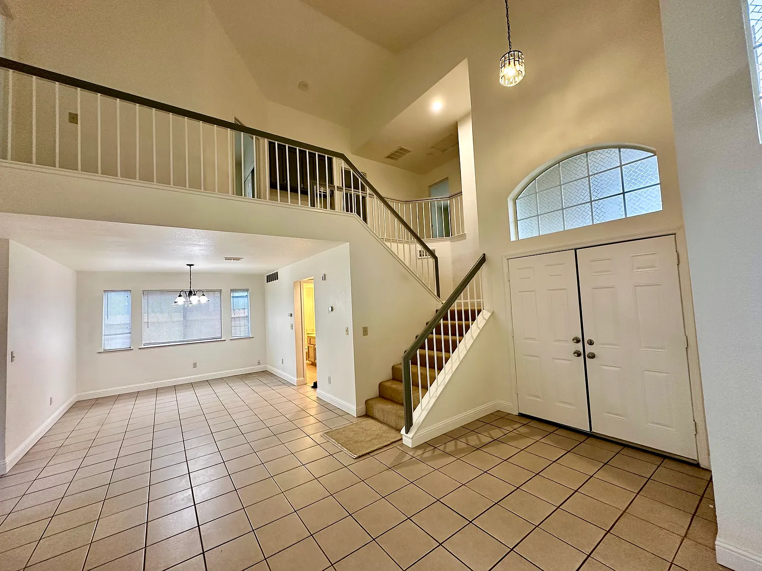 4 bed, 2.5 bath, 2060 sqft, $2,980 — Photo 4