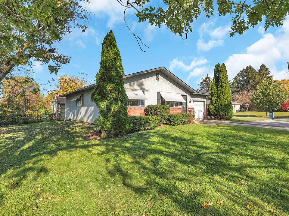 1849 Woodcrest Rd