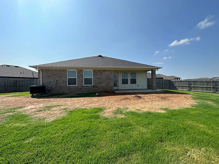 15749 Potomac Dr — Photo 40