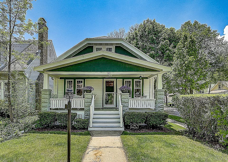 1st image of 901 E Meadow Pl