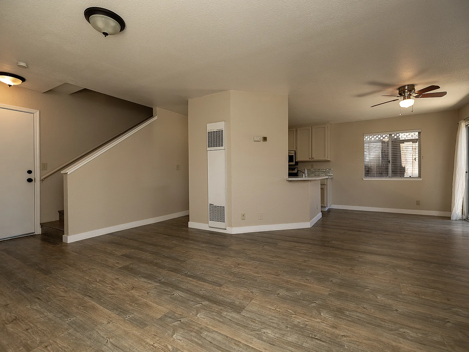 3 bed, 1400 sqft, $3,495 — Photo 2
