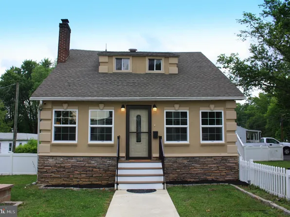 225 S Lippincott Ave, Maple Shade, NJ 08052