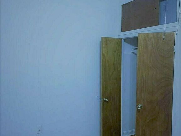 5th image of 515 Park Pl APT 4B