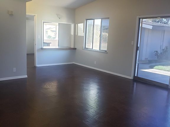 5th image of 729 N Myrtlewood Ave