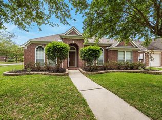 119 Crescent Bay Dr, League City, TX 77573